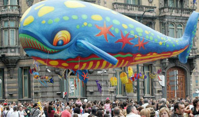 El desfile de la ballena en Fiestas de Bilbao