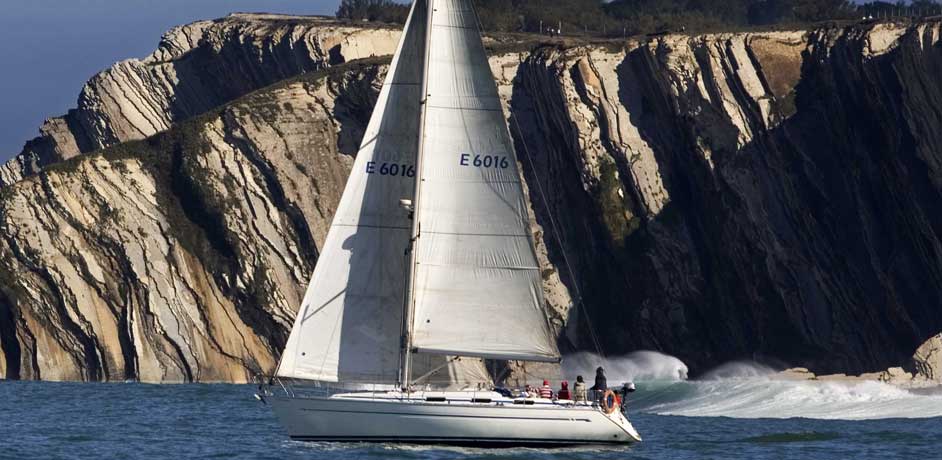 Velero en la Bahía de Getxo, Bizkaia